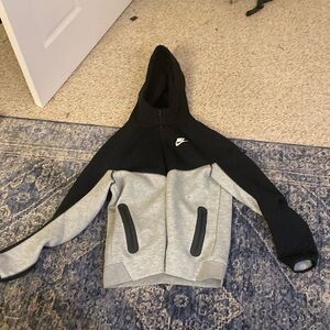 Boys Nike tech fleece black/gray